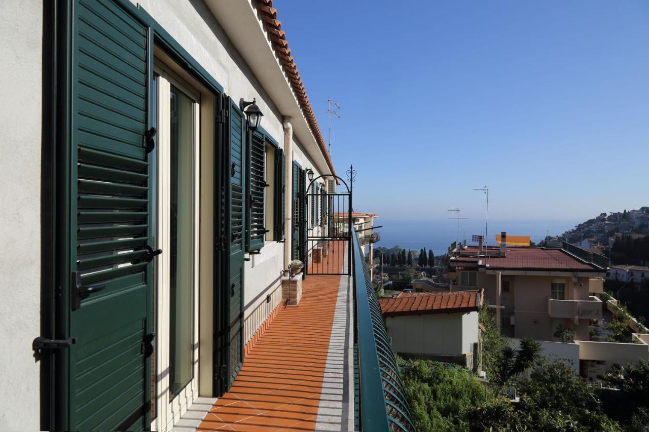 La Perla Apartment Таормина Екстериор снимка