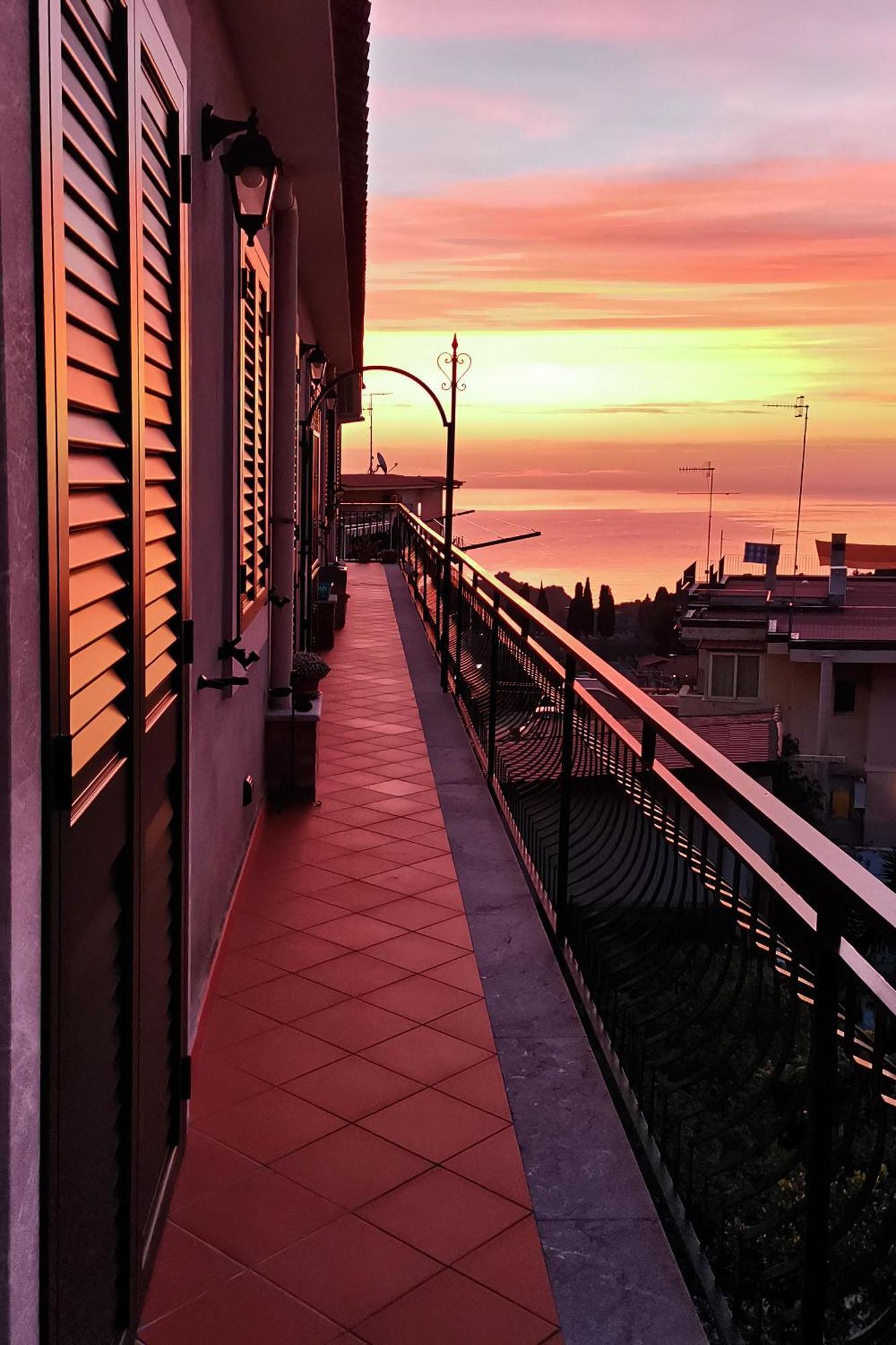 La Perla Apartment Таормина Екстериор снимка